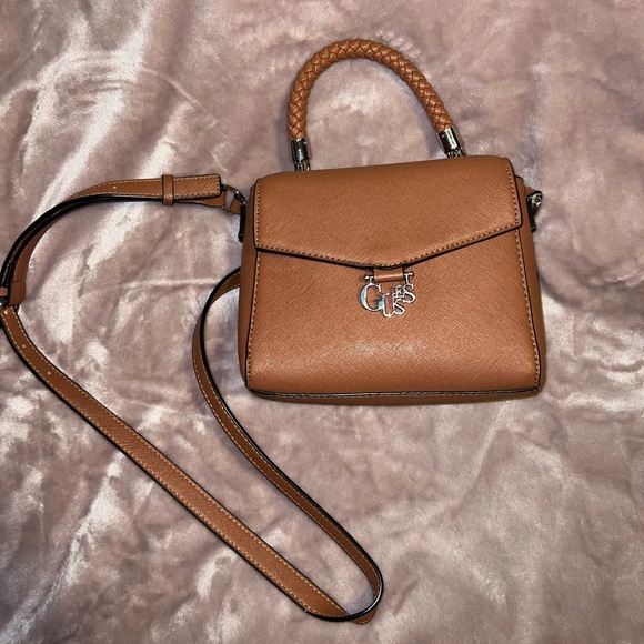 GUESS PURSE - Picture 1 of 7